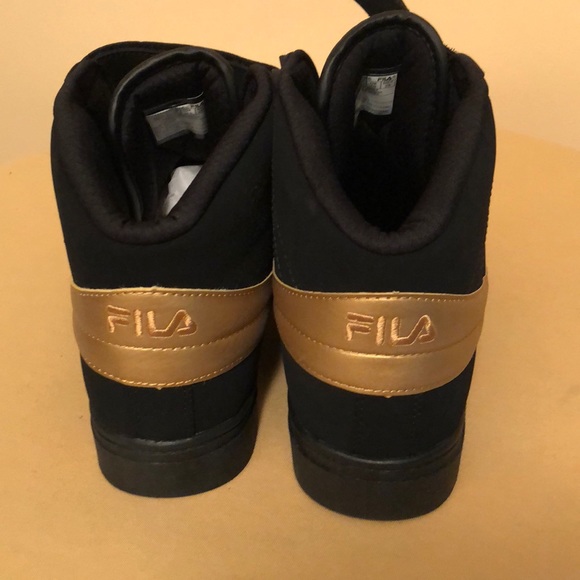 FILA men’s black suede lace up sneaker NWOT - Picture 4 of 6